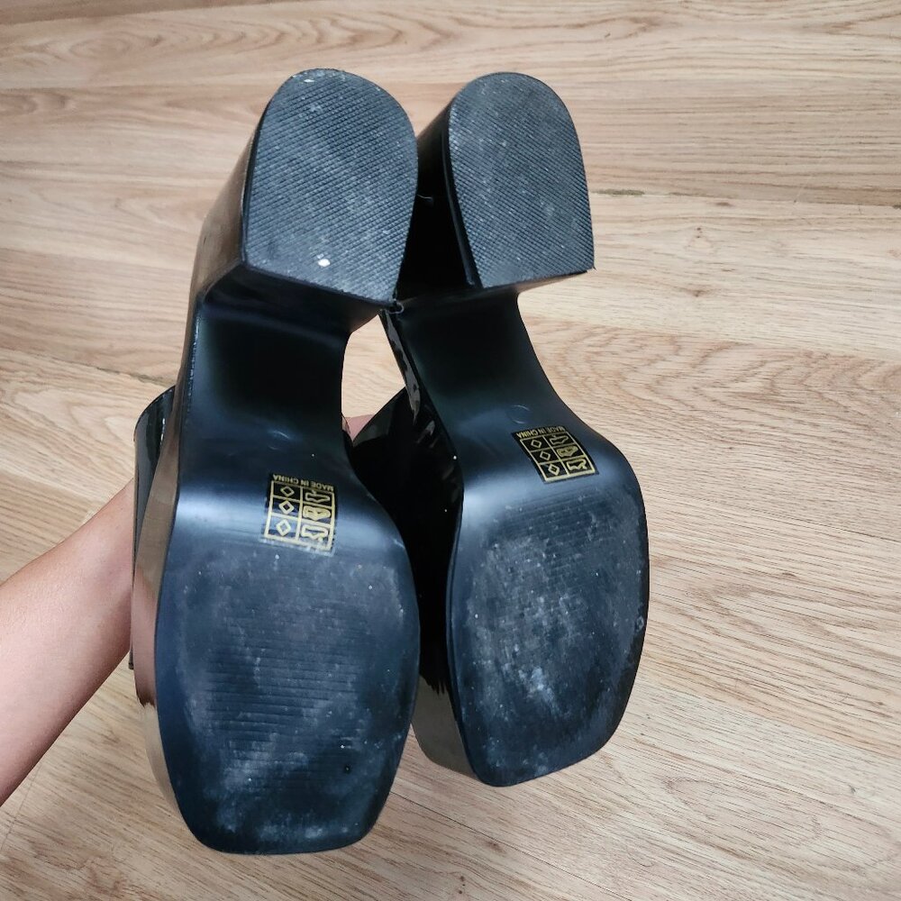 Public Desire plataform mules in black patent - Picture 7 of 7